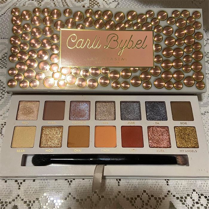 14000-ft---anastasia-beverly-hills-carli-bybel-eyeshadow-palette9b58f623e5324950bd812849d5d0554f