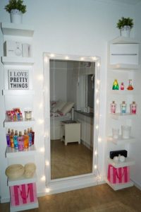 standing-mirror-for-makeup-room-200x300